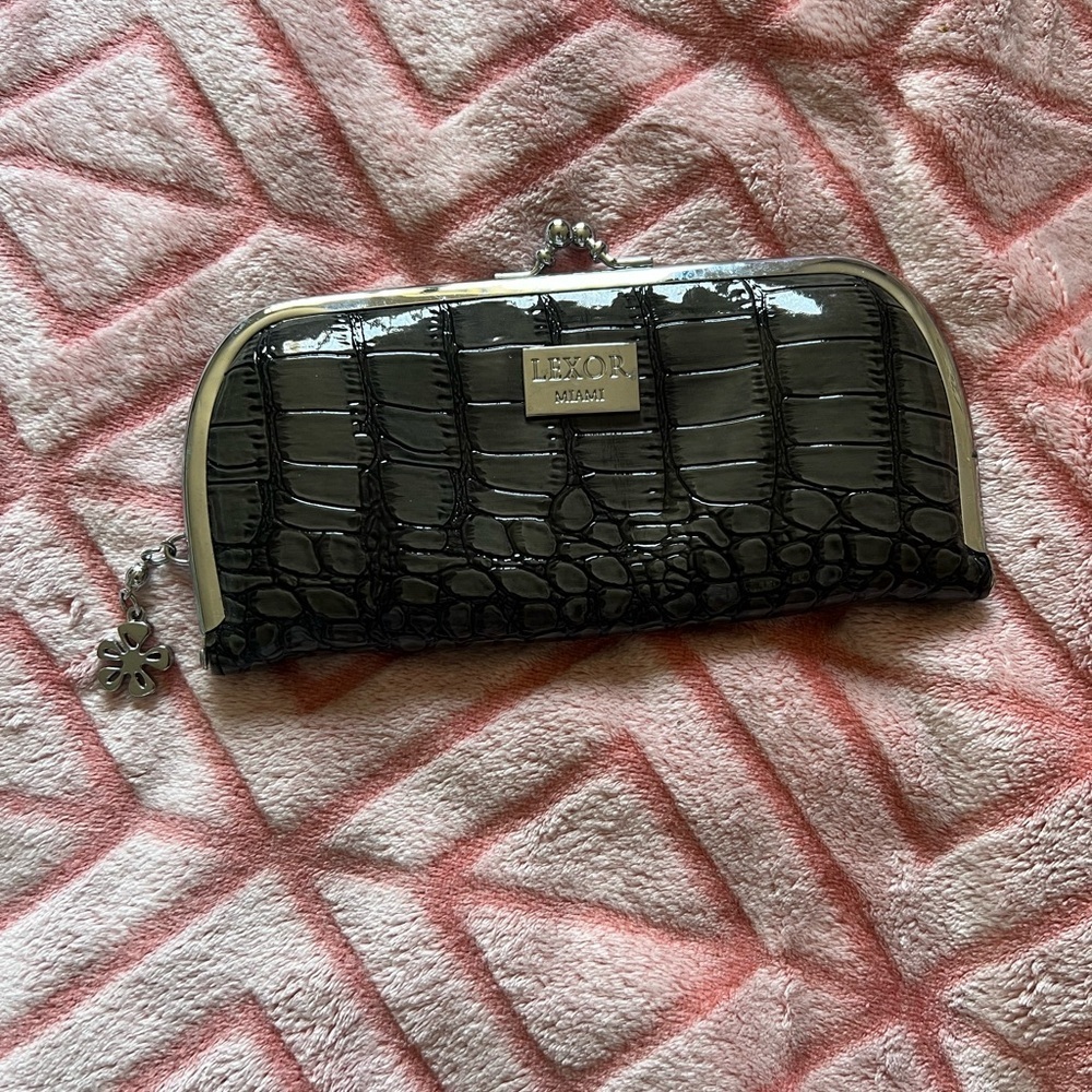 Black Crocodile-Embossed Women's Clutch - Picture 2 of 7
